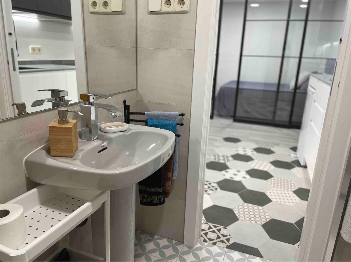 Madrid Villa Suites Bianco Bagian luar foto