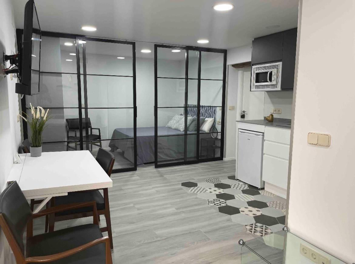Madrid Villa Suites Bianco Bagian luar foto