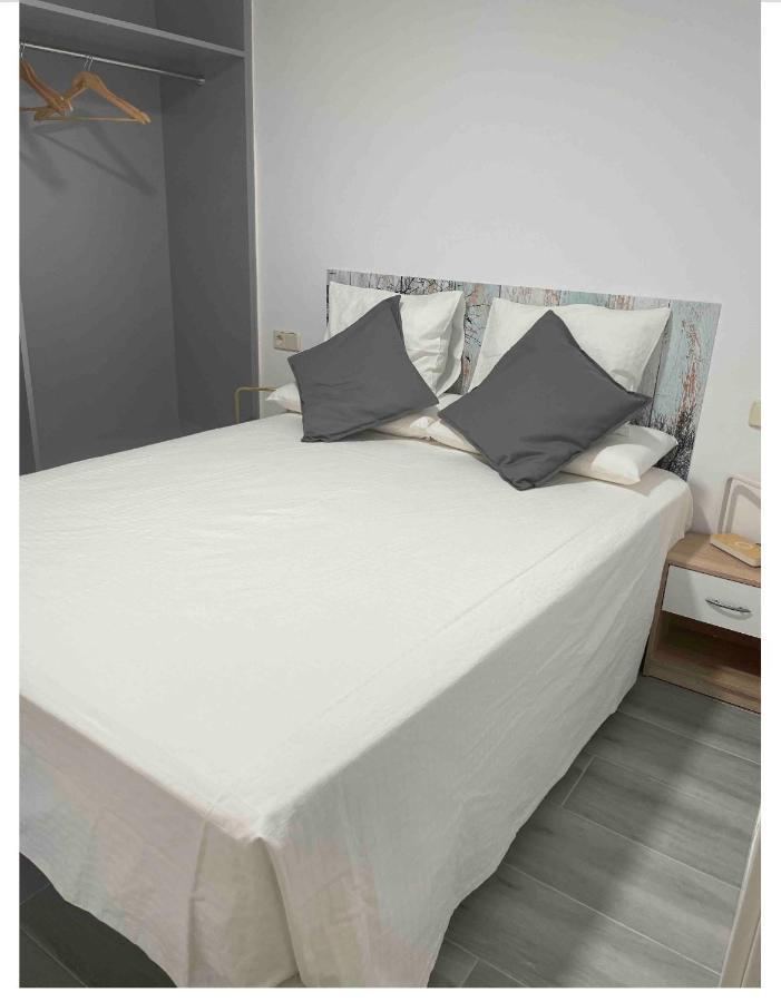Madrid Villa Suites Bianco Bagian luar foto