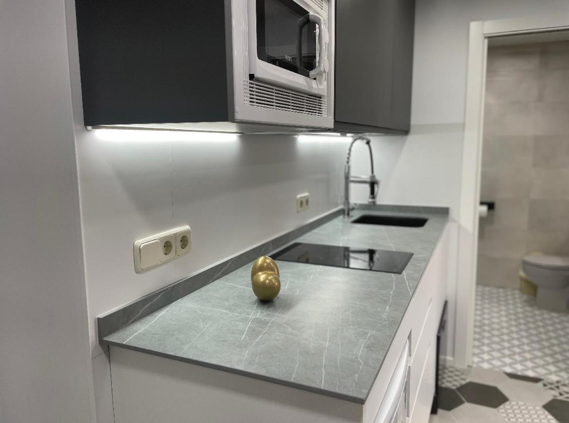 Madrid Villa Suites Bianco Bagian luar foto