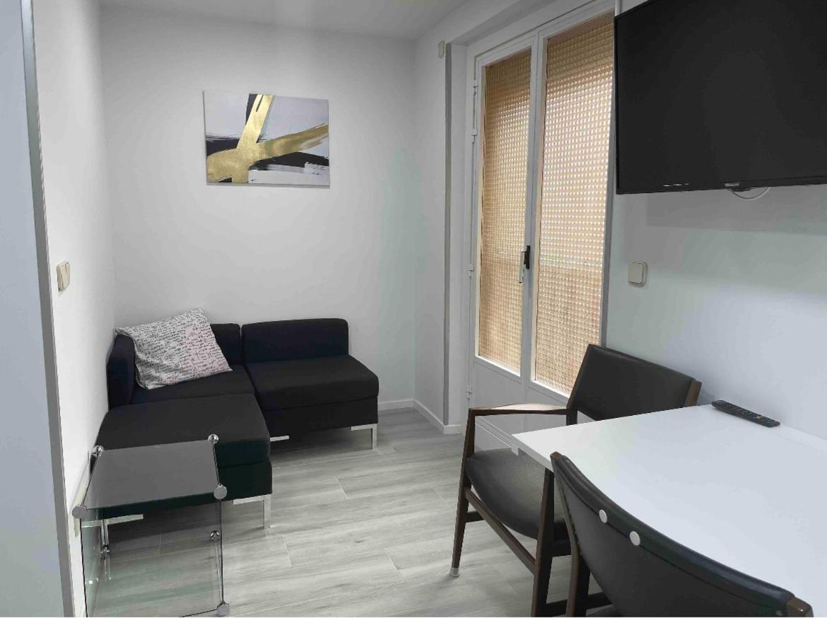 Madrid Villa Suites Bianco Bagian luar foto